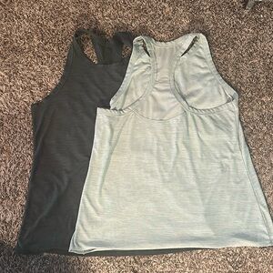 Old Navy women’s active top